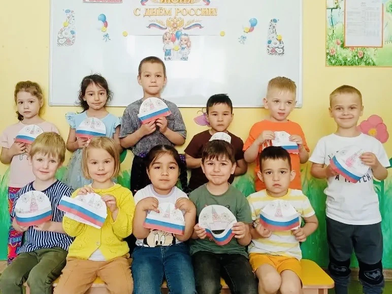🇷🇺«Звёздочки» путешествуют по России 🗺️

На этой неделе воспитанники средней группы «Звёздочки» о