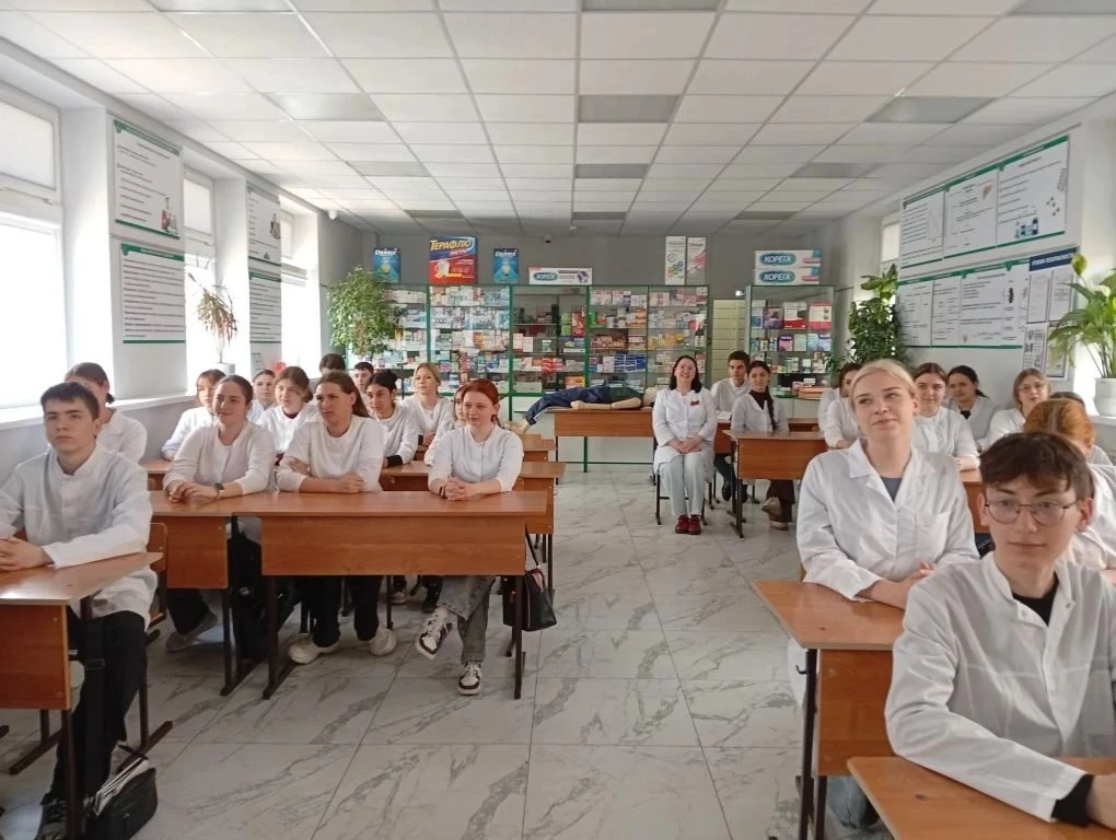 Вновь поздравляем с Днём фармацевтического работника! 🥳  В честь праздника на кафедре «Фармации» уст