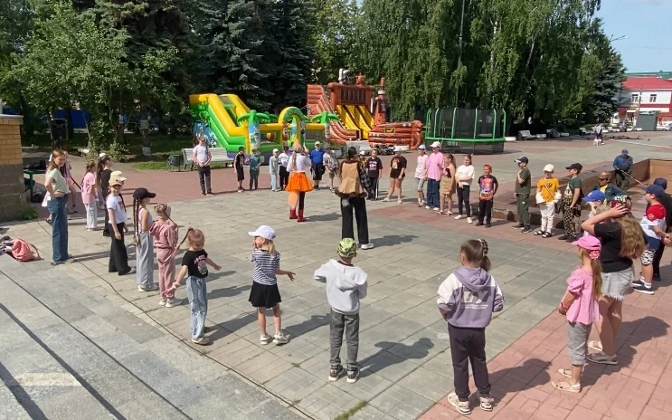 25 июня в ЦДТ №4 прошло открытие 2-й смены летнего лагеря с дневным пребыванием "Максимум".
Для наши