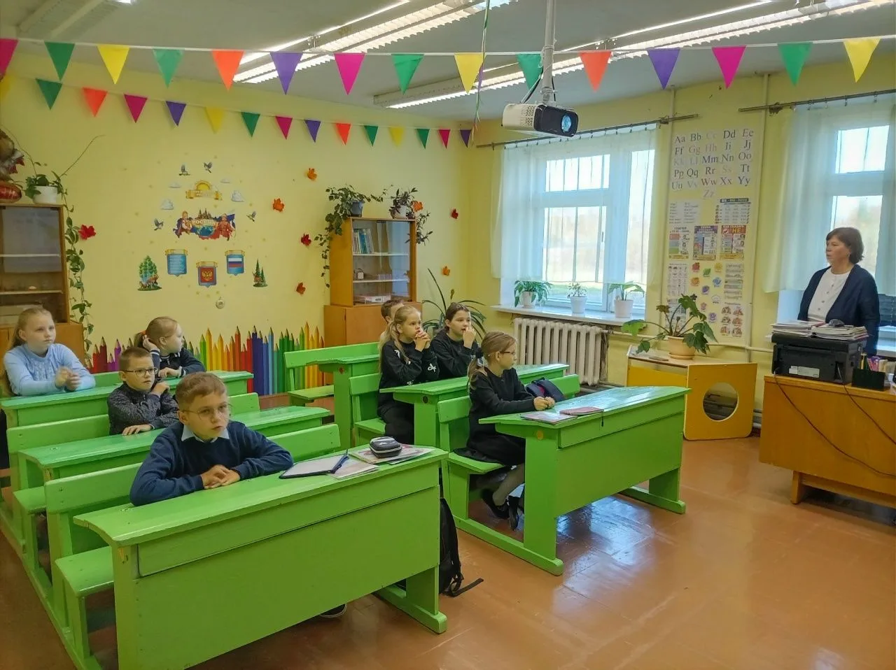 В Дубровской библиотеке для учащихся младших классов под руководством библиотекаря Чебо...