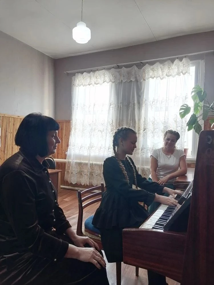 Когда музыка объединяет: родители в гостях у своих юных талантов!