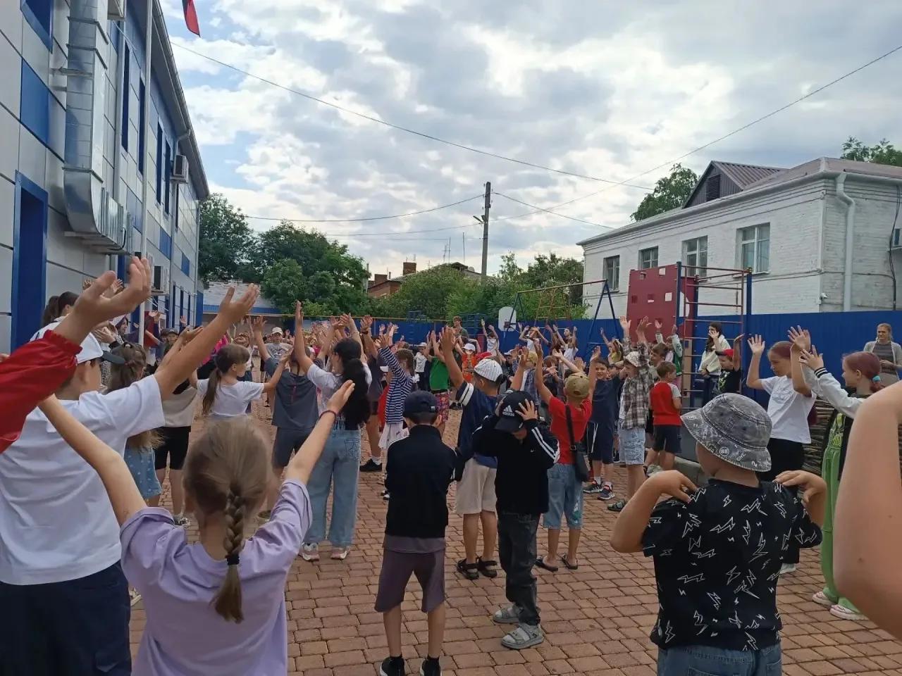 ❤️ Сегодня в нашем лагере отмечали День единства в рамках Года единства народов России! 🇷🇺

Утро н