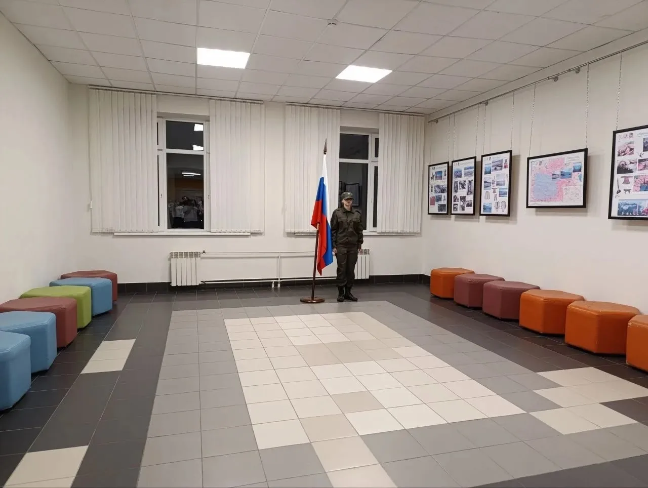 Хорошее начало   Первая учебная неделя 2026 года в МАОУ СОШ №51 стартовала с торжественного подъема 
