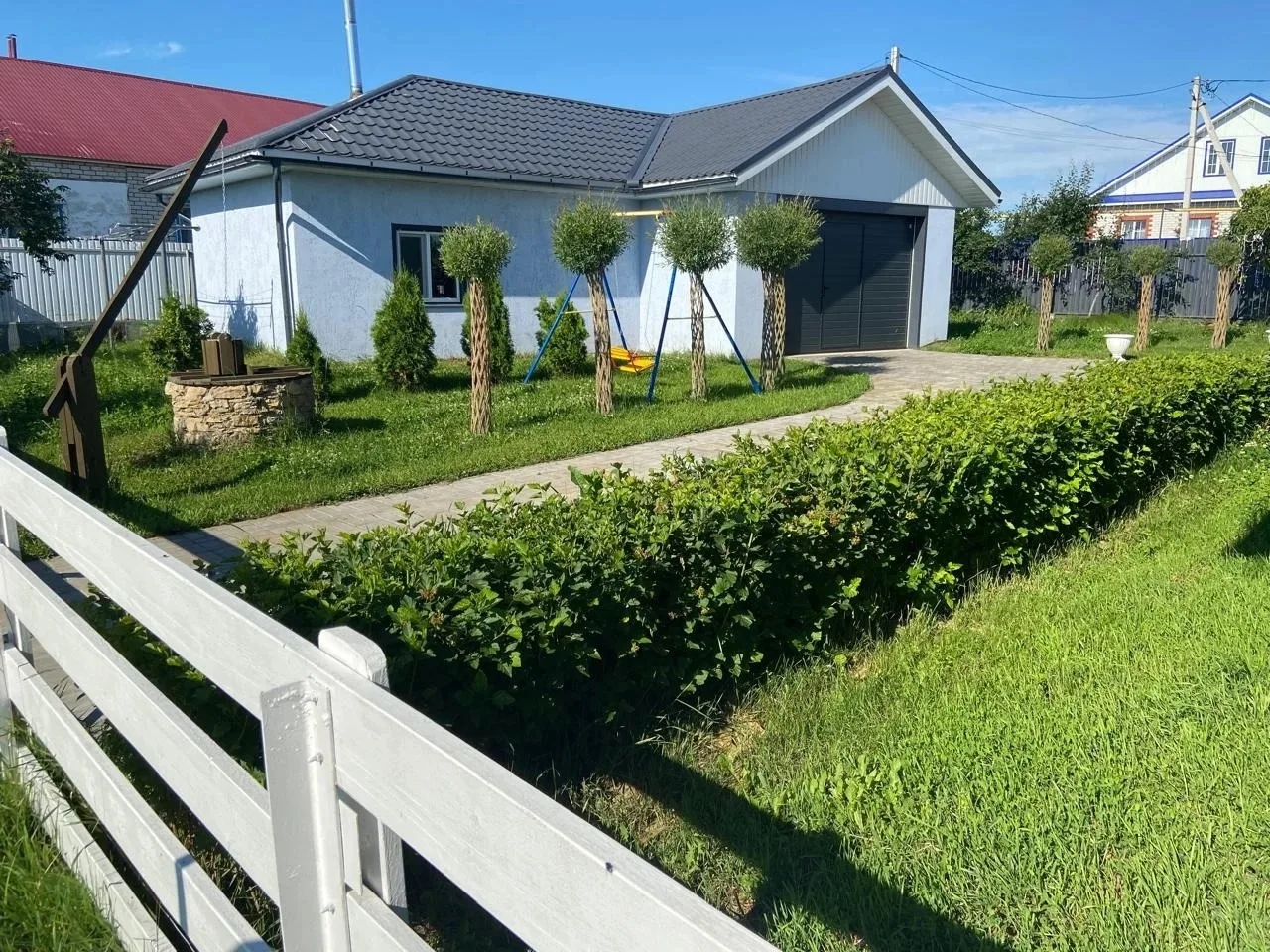 🏡 Есть в селе Ямашурма двор, который по-особенному радует односельчан своей красотой. Его авторы — 