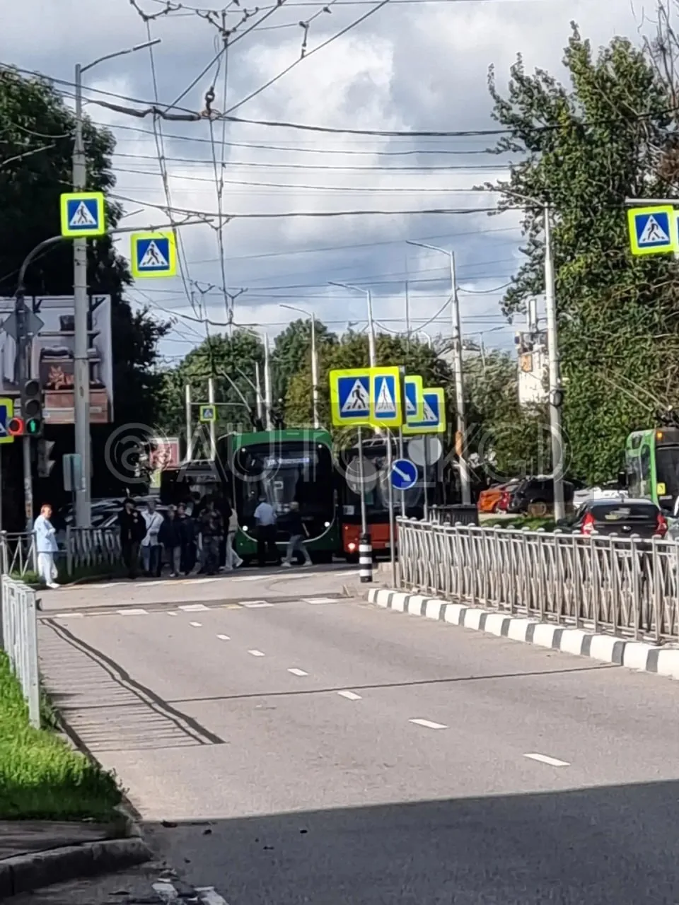 Ул. Горького в одну сторону заблокирована полностью.