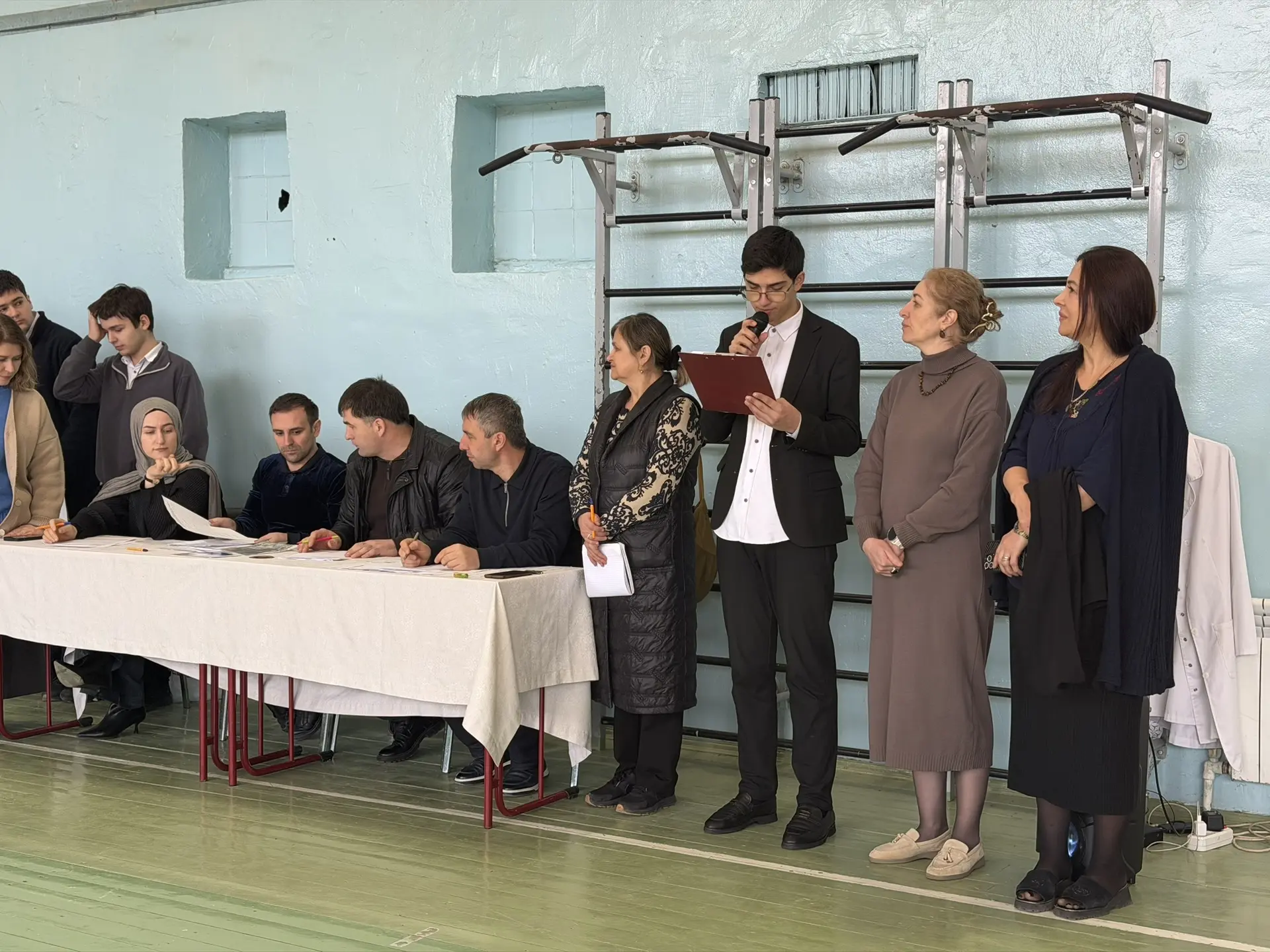 Сегодня, 19 февраля, в  спортзале школы прошло военно-спортивное мероприятие "Силен в бою,красив в с
