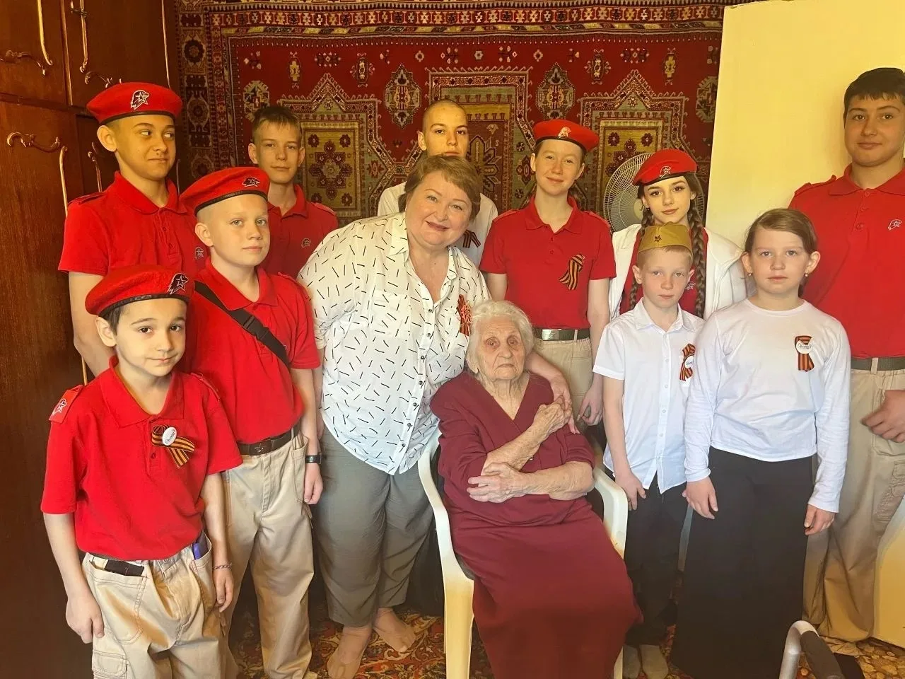 🕊️ В эти майские дни в Жигулёвске проходят душевные визиты к нашим ветеранам.  Накануне Дня Победы ю