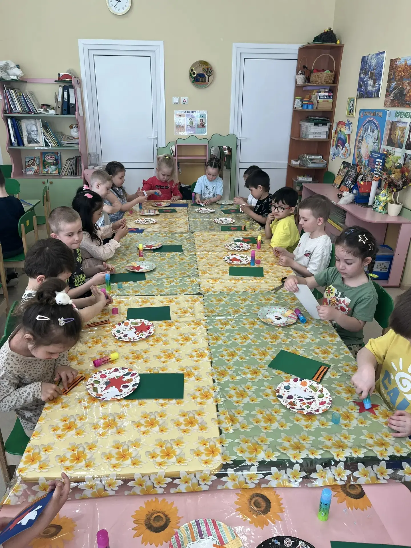 🎨 Наши дети — хранители памяти!  В преддверии 9 мая наши юные таланты подготовили трогательные рисун