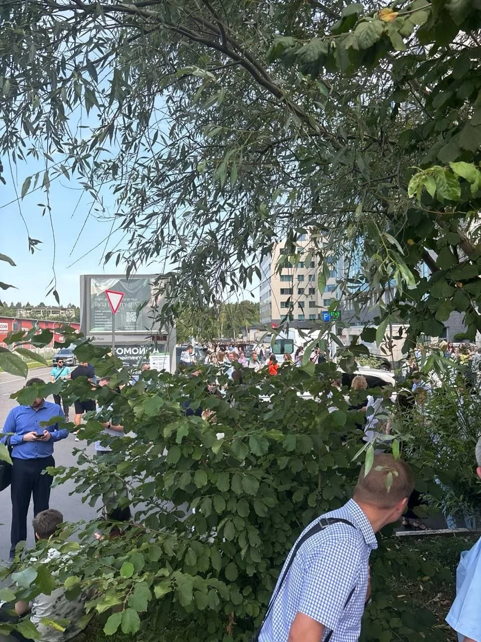 ‼️Бизнес центр РигаЛэнд на Новорижском шоссе эвакуировали по подозрению на минирование