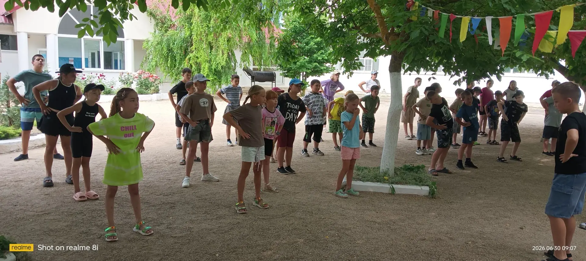 🌞29.06 в лагере «Чайка» - День семьи и дружбы.👩‍❤‍👨
☝️Утро началось с зарядки, церемонии поднятия