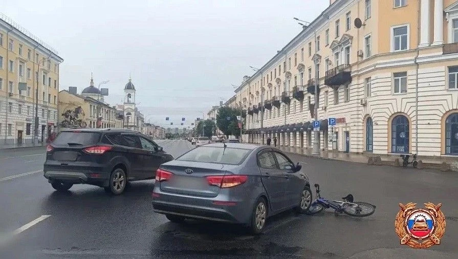 На Тверском проспекте велосипедист попал под колеса авто