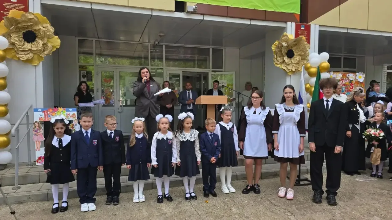 Снова звучит первый звонок! 🔔 В нашей школе прошла торжественная линейка в честь Дня З...
