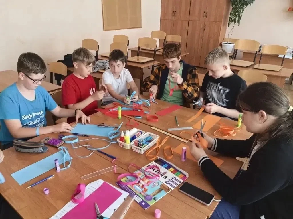ПРОФИЛЬНЫЙ ОТРЯД ✌️

Когда бумажный лист становится волшебным или как дети открывали Мёбиуса. Один п