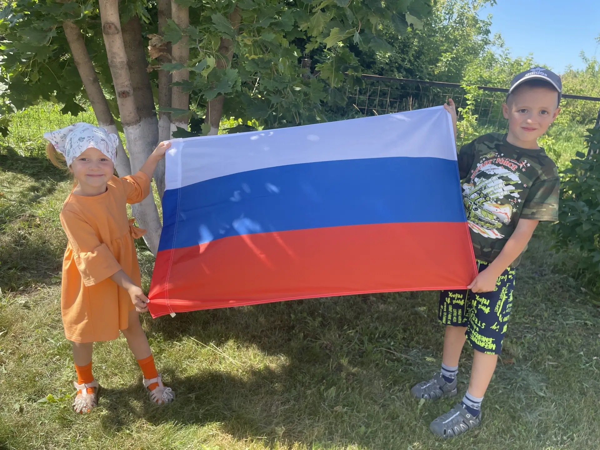 🇷🇺Наши воспитанники Фур Илья и Ева, присоединились к Всероссийской акции «Цвета Родин...