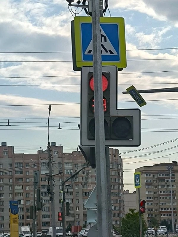 Новые фонари на перекрестке Панина и Ленинградского проспекта

На пересечении улиц Панина и Ленингра