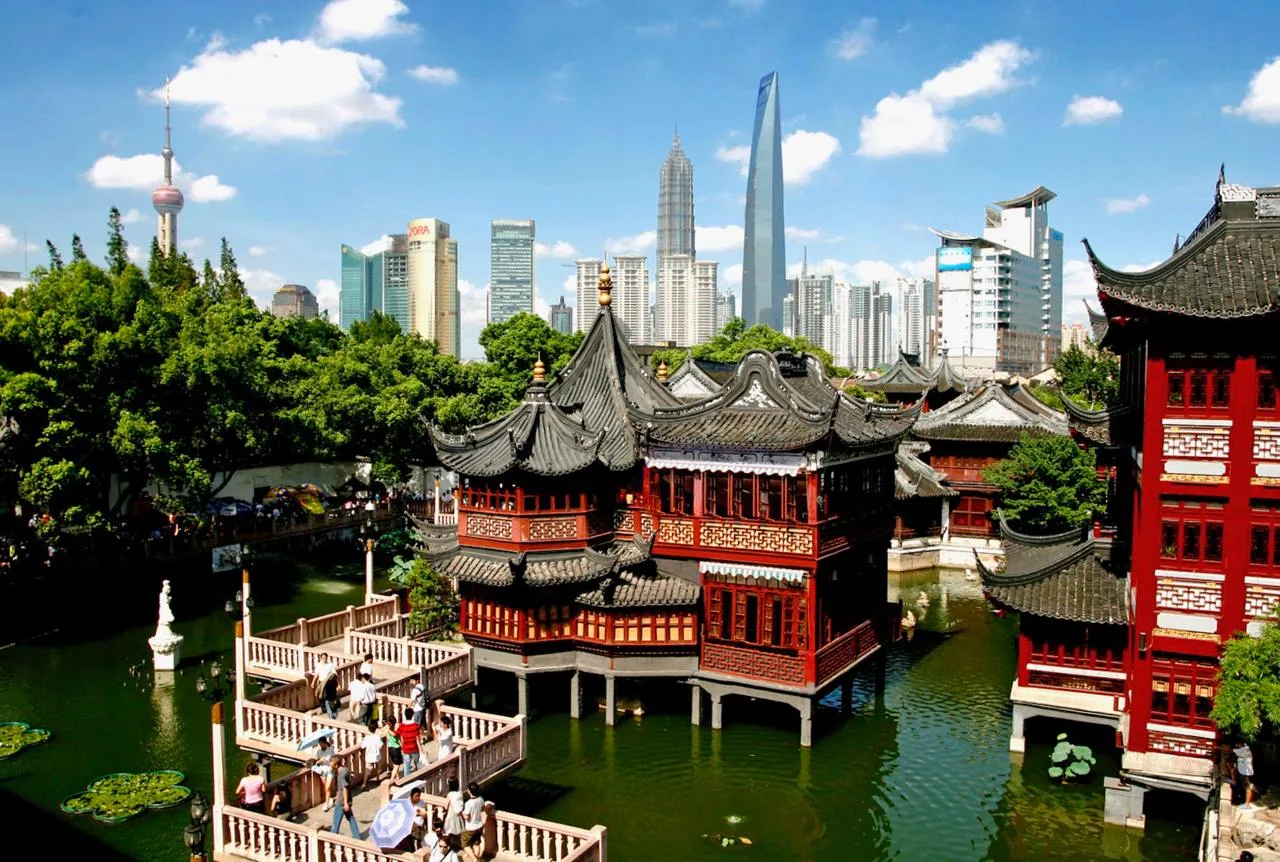 Сад Юй Юань в Шанхае, Китай 🇨🇳  🔹 Сад Юй Юань - парк площадью 4 га в историческом центре Шанхая, осн