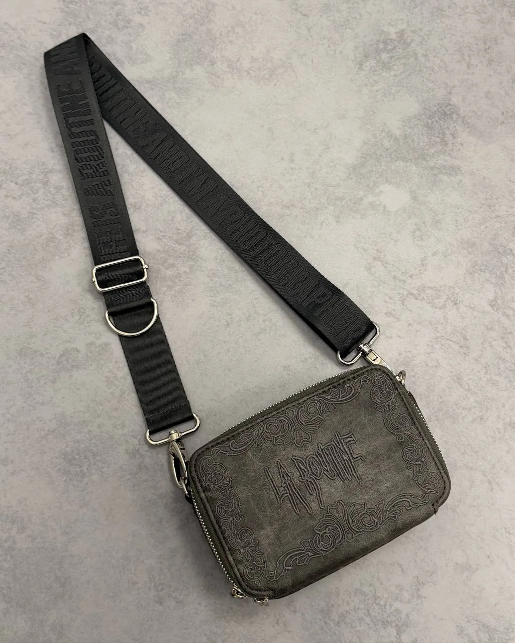 MINI CAMERA BAG 🩶

ОБНОВЛЕНИЕ МАЛЕНЬКИХ СУМОК В СЕРОМ ЦВЕТЕ

ДОСТУПНЫ НА САЙТЕ 🤡

https://laroutin