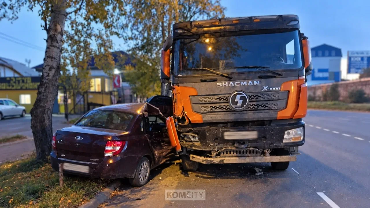В Комсомольске на Вокзальной столкнулись три машины