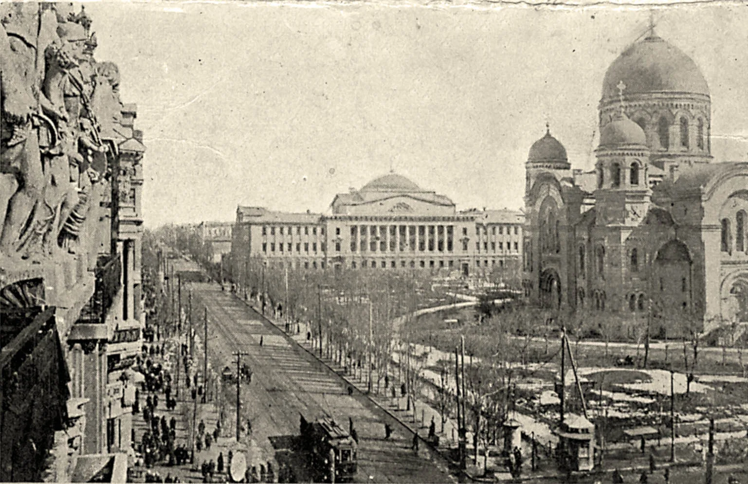 Фотография сделана в 1915 – 1917 годах. Александро-Невский собор находился на Новой Баз...