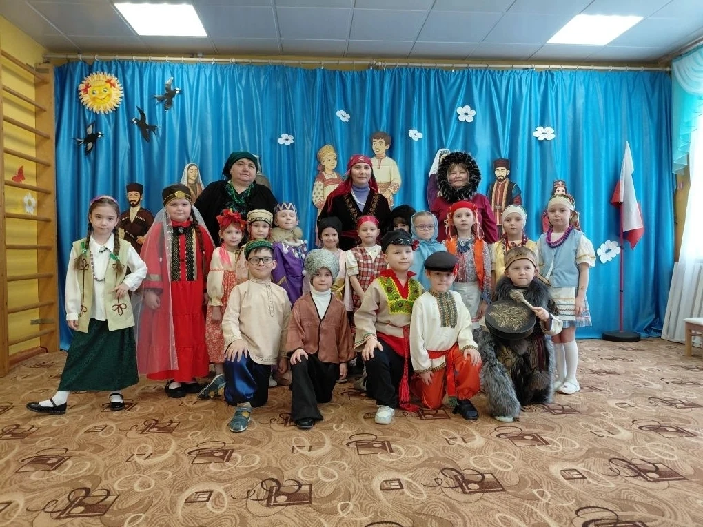🇷🇺Россия - наш общий дом! Это самая большая страна на Земле! Чтобы пересечь нашу страну, надо целу