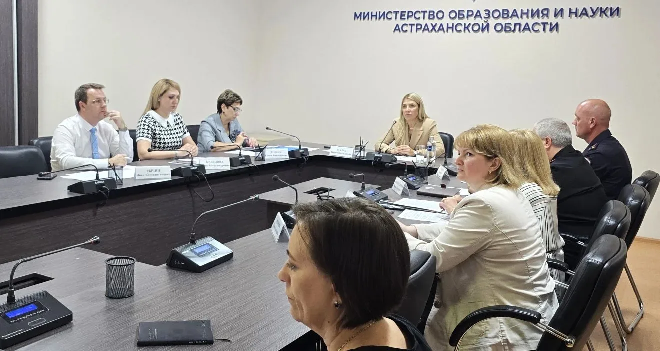 В министерстве образования и науки Астраханской области обсудили вопросы готовности к п...
