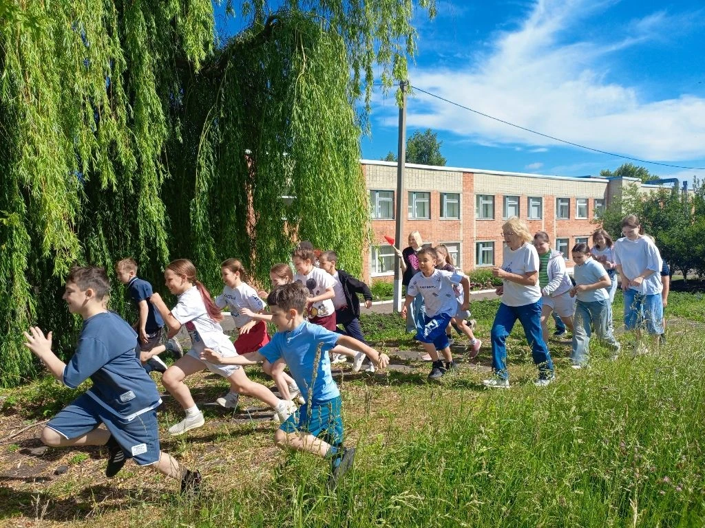 В пришкольном лагере «Радуга» прошёл настоящий праздник движения, здоровья и творчества — День спорт