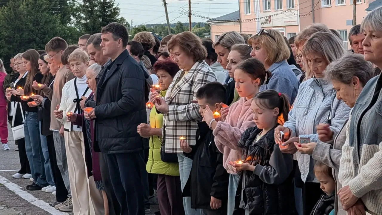 🌟У мемориала Воинской Славы города Спасска прошла всероссийская акция «Свеча Памяти» — момент тишин