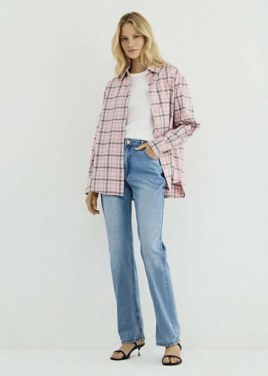 Клетка — один из тех принтов, которые не требуют продуманных дополнений и остается в тренде уже мног