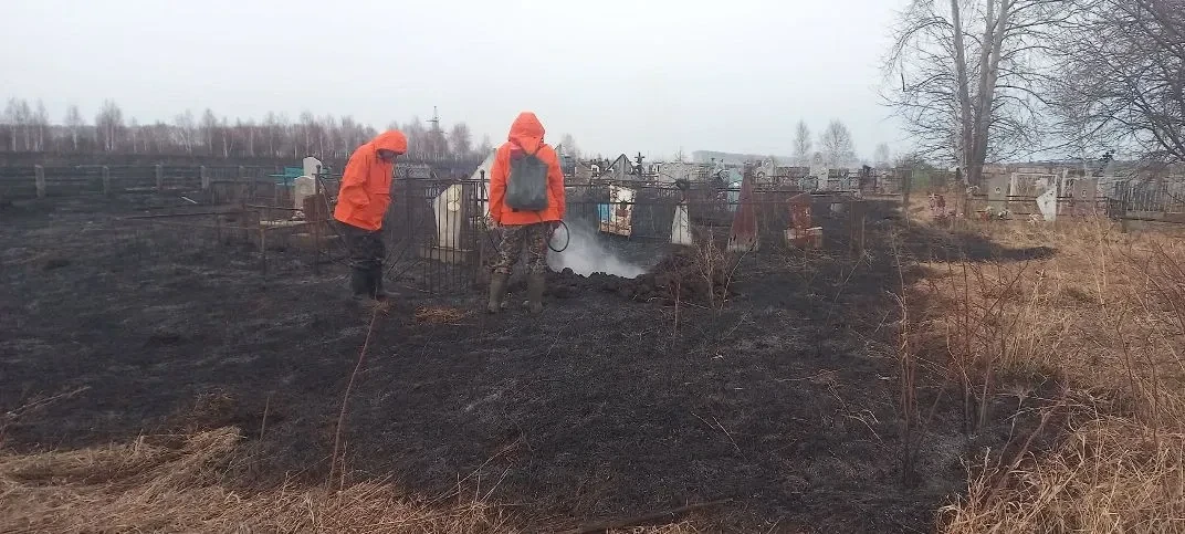 🔥 Огонь по своей же неосторожности: двое жителей Манско-Уярского округа заплатят за тушение пожара  
