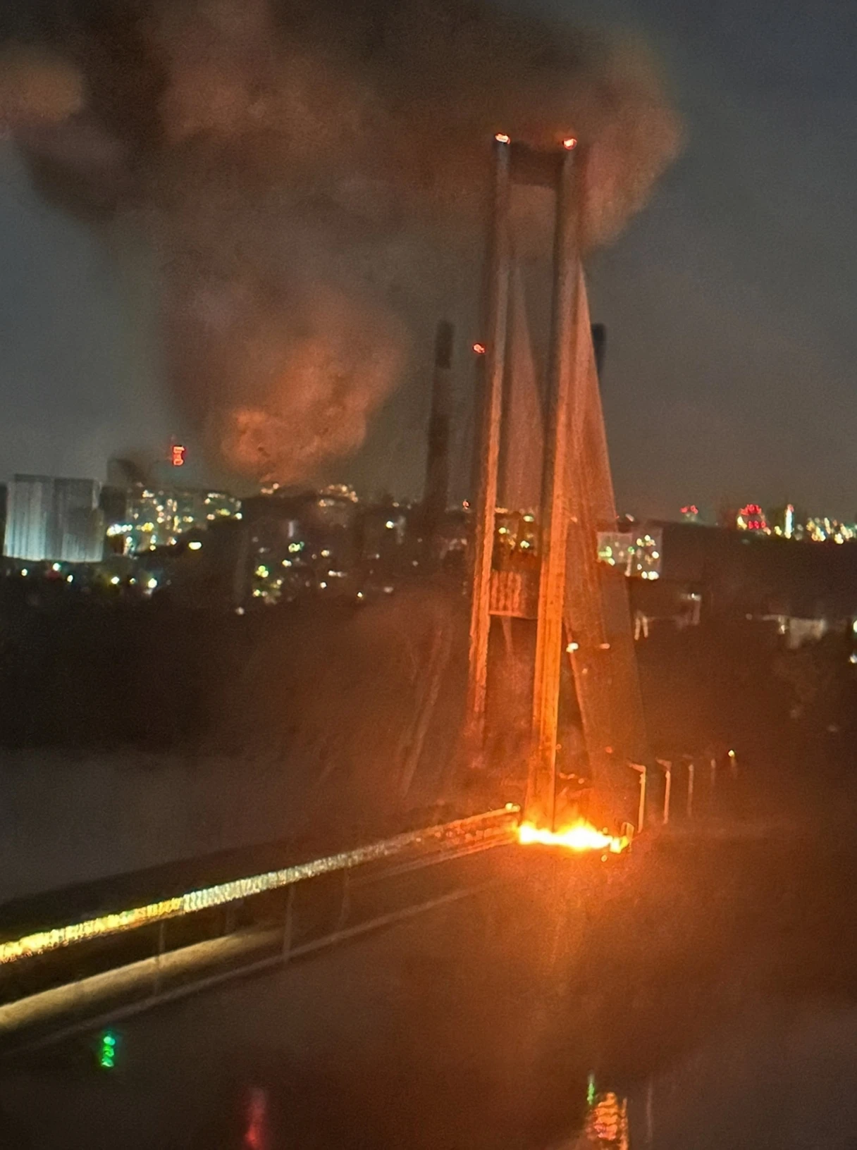 Опять удар по Южному мосту и опять точно в опору. Если точно туда будет прилетать кажды...