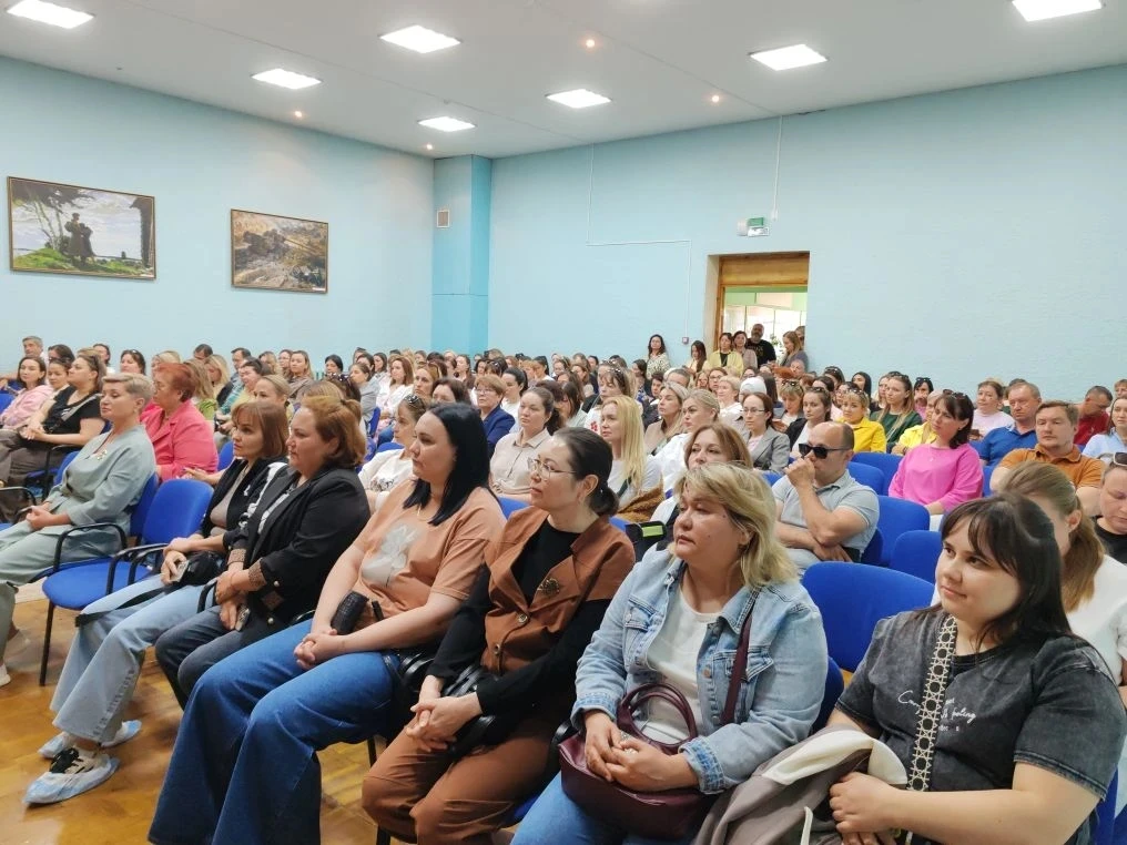 В преддверии окончания учебного года в лицее №155 проведено общешкольное родительское собрание на те