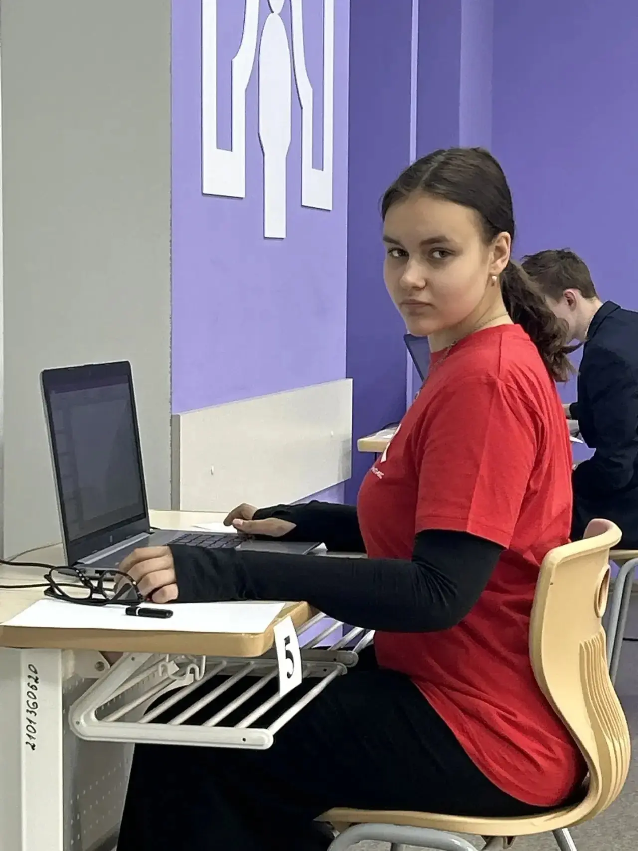 🥈 Наши ребята на чемпионате «Абилимпикс» — и снова победа!  Мы с гордостью сообщаем, что ученица 8 Д