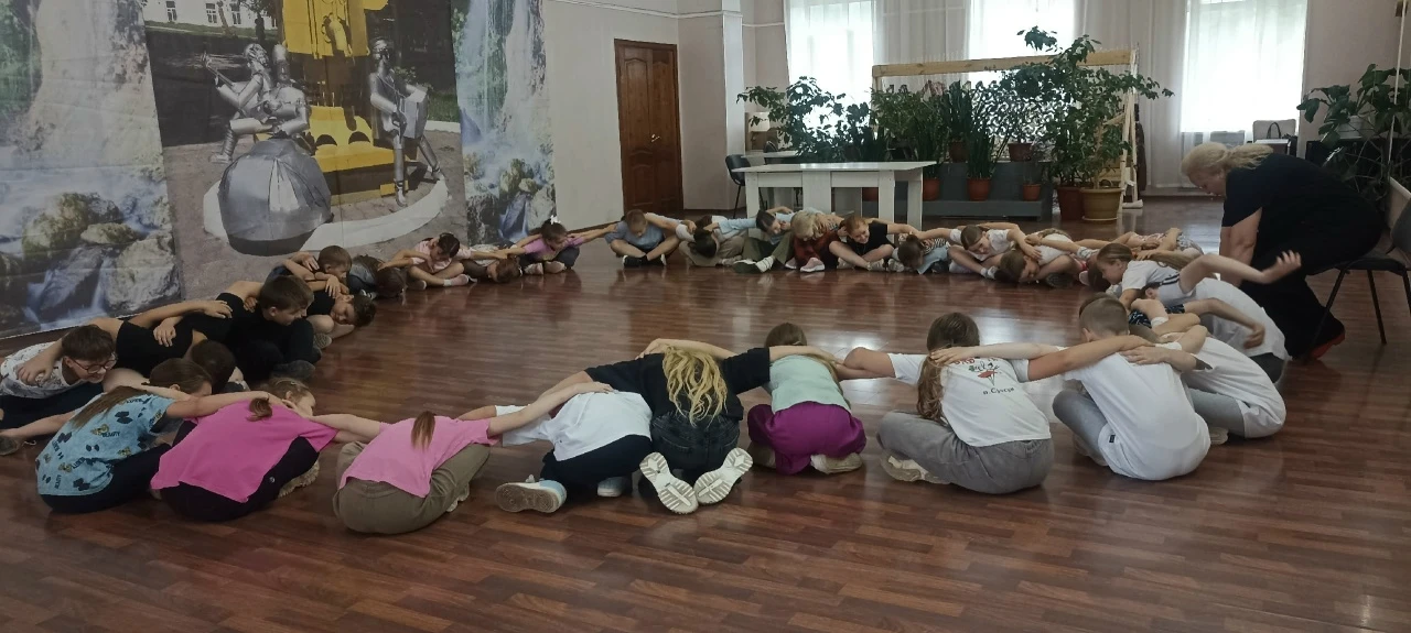 💥24 июня начал работу разновозрастной отряд «Танцемания» Суксунской ДШИ.
Первый день начался с радо