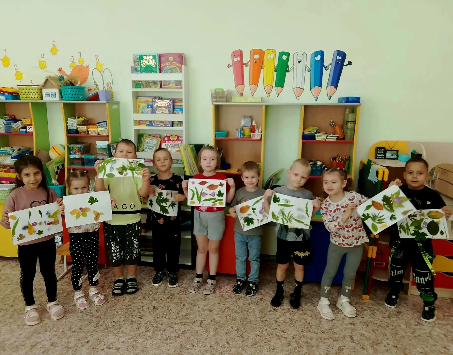 🍁 Осеннее волшебство в нашей группе: создаём «Необычные картины»!