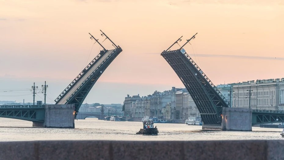 Минтранс не планирует отменять запрет на ночные водные прогулки в Петербурге