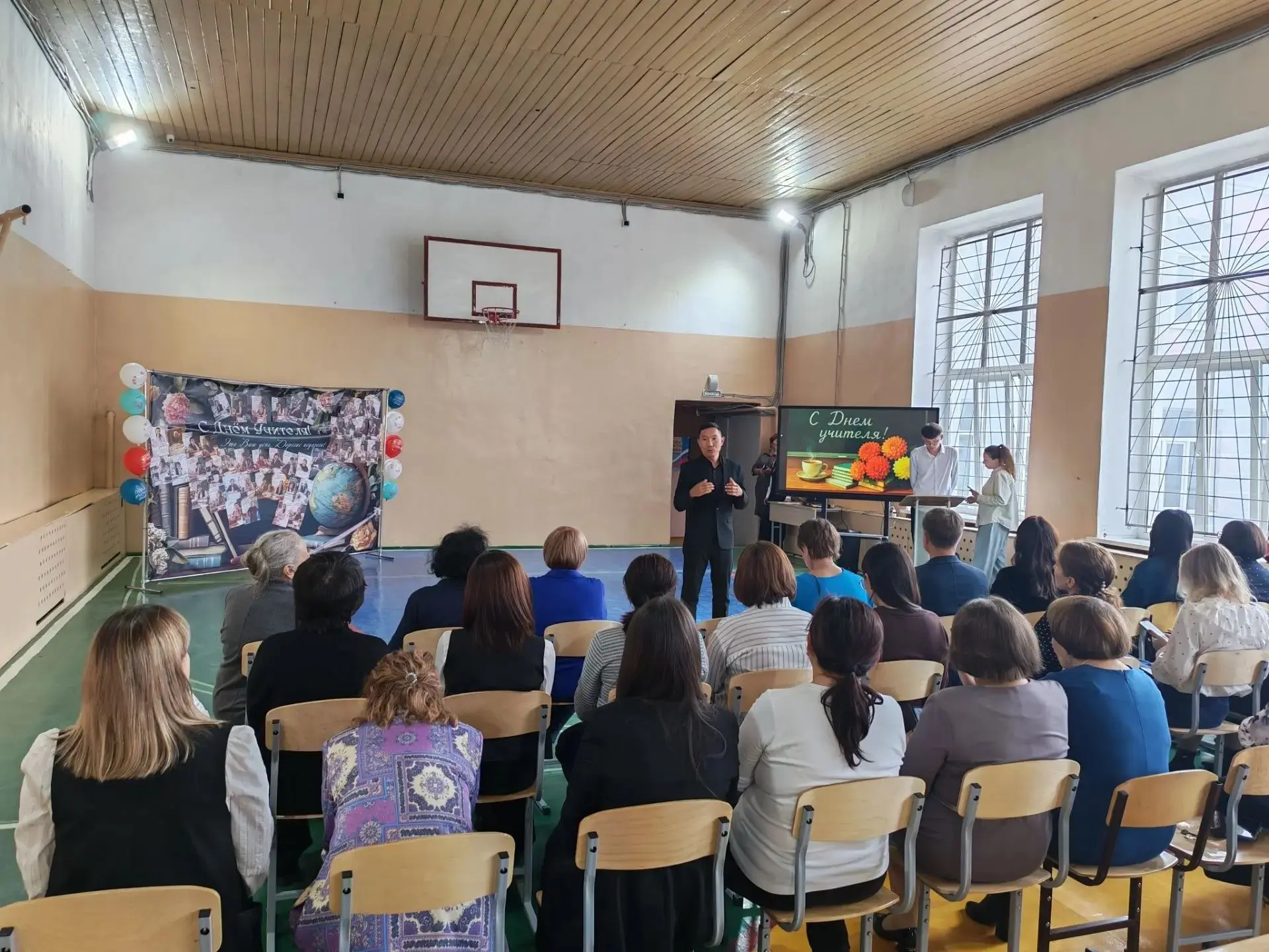 Поздравляю всех учителей с профессиональным праздником!