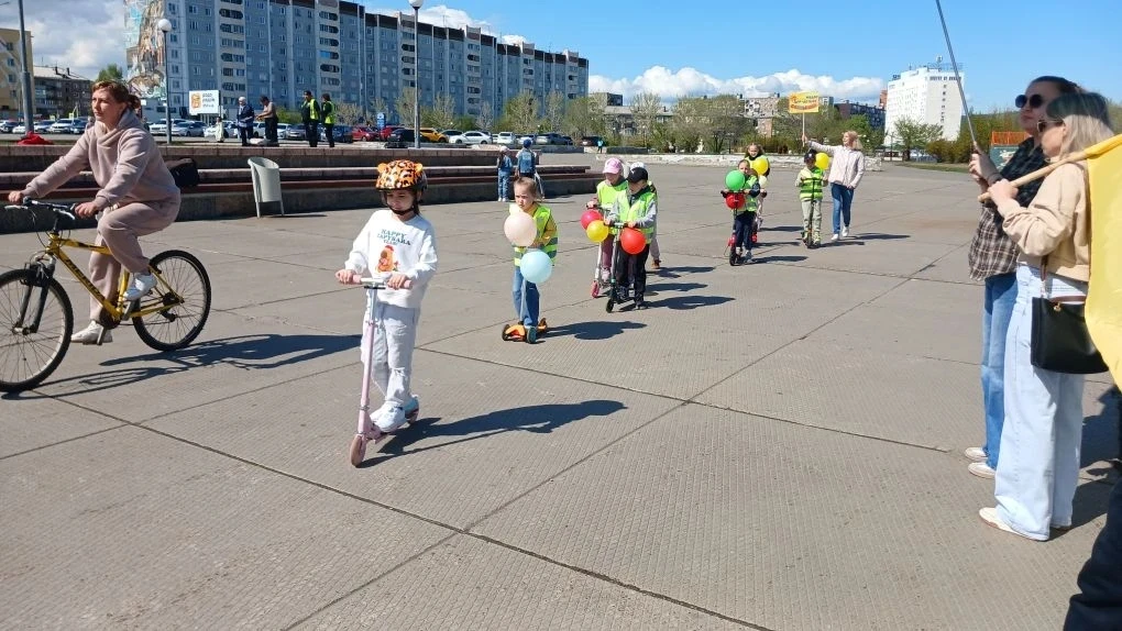 🚴‍♂️ Сигналили даже машины! Наша команда — самая масштабная на городском Велопараде! 🛴✨

Сегодня в