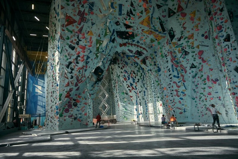 🧗‍♀️Один из крупнейших скалодромов России закрывают в Питере. Сейчас спортсмены запустили петицию с 