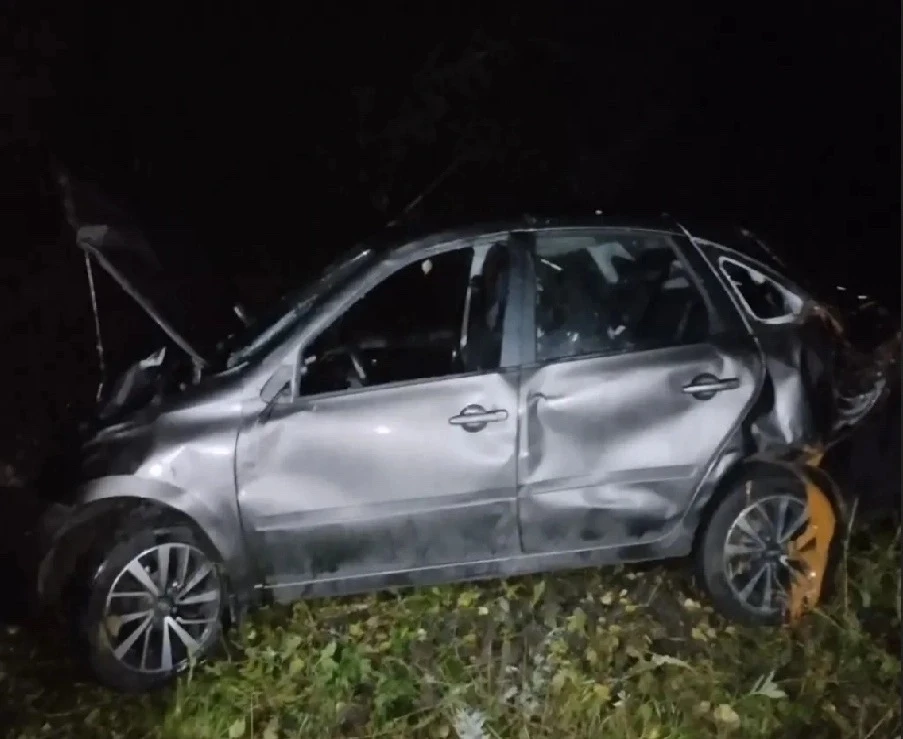 🚨 Lada Granta вылетела в кювет и перевернулась под Мичуринском