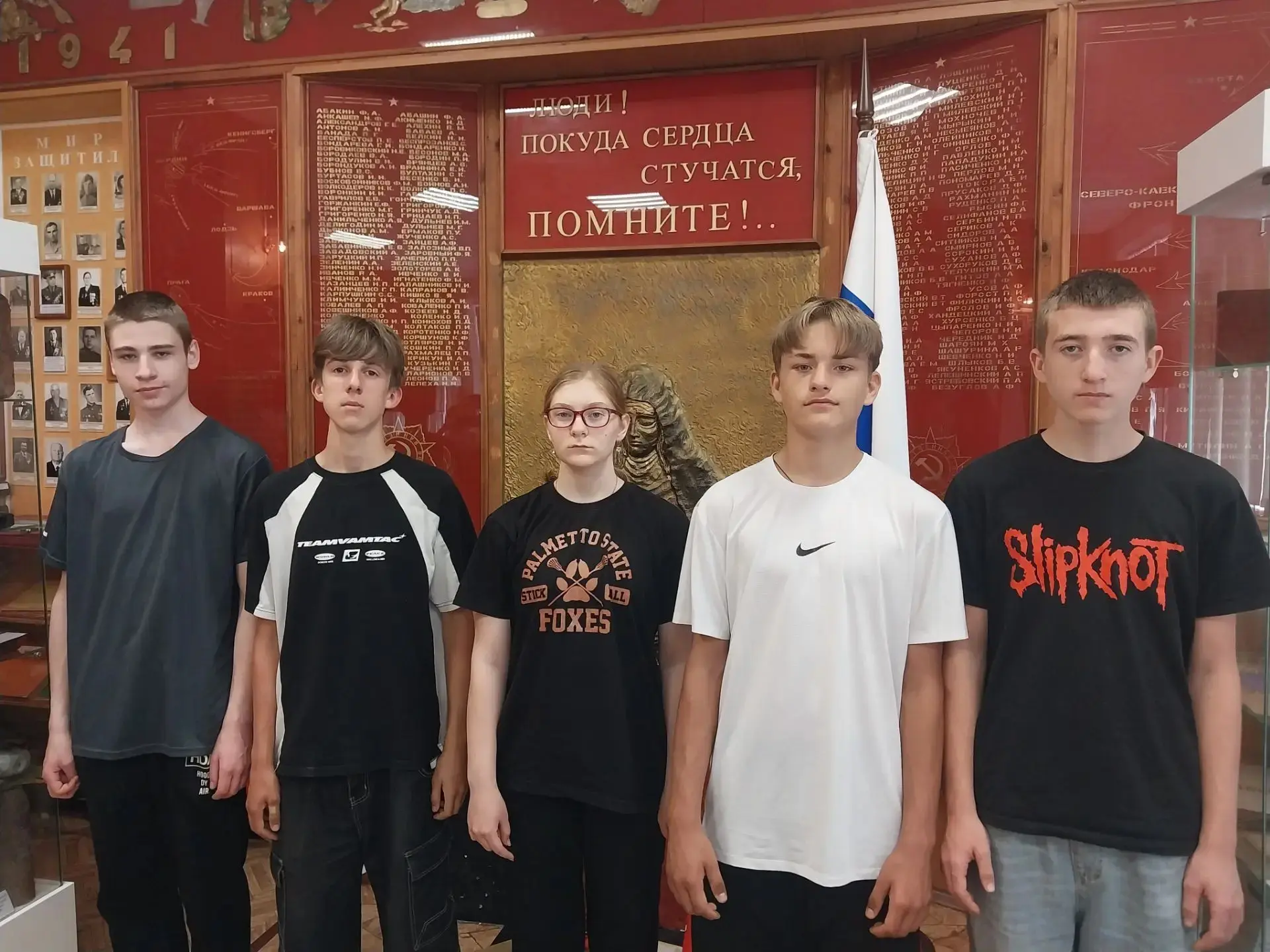 Сегодня, в 12:15 по московскому времени прошла Всероссийская минута молчания. Именно в это время , 8