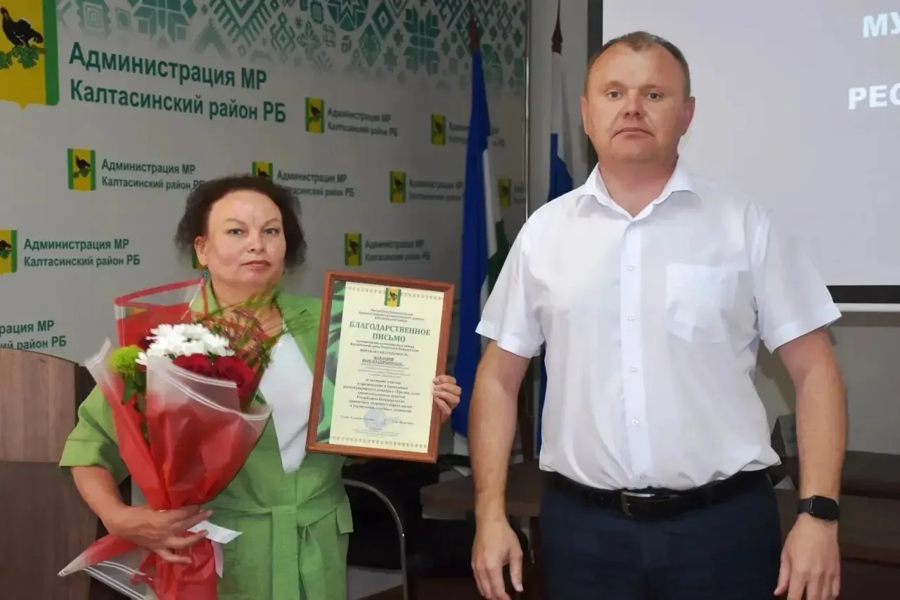 На оперативном совещании вручил благодарственные письма нашим землякам, которые внесли ...