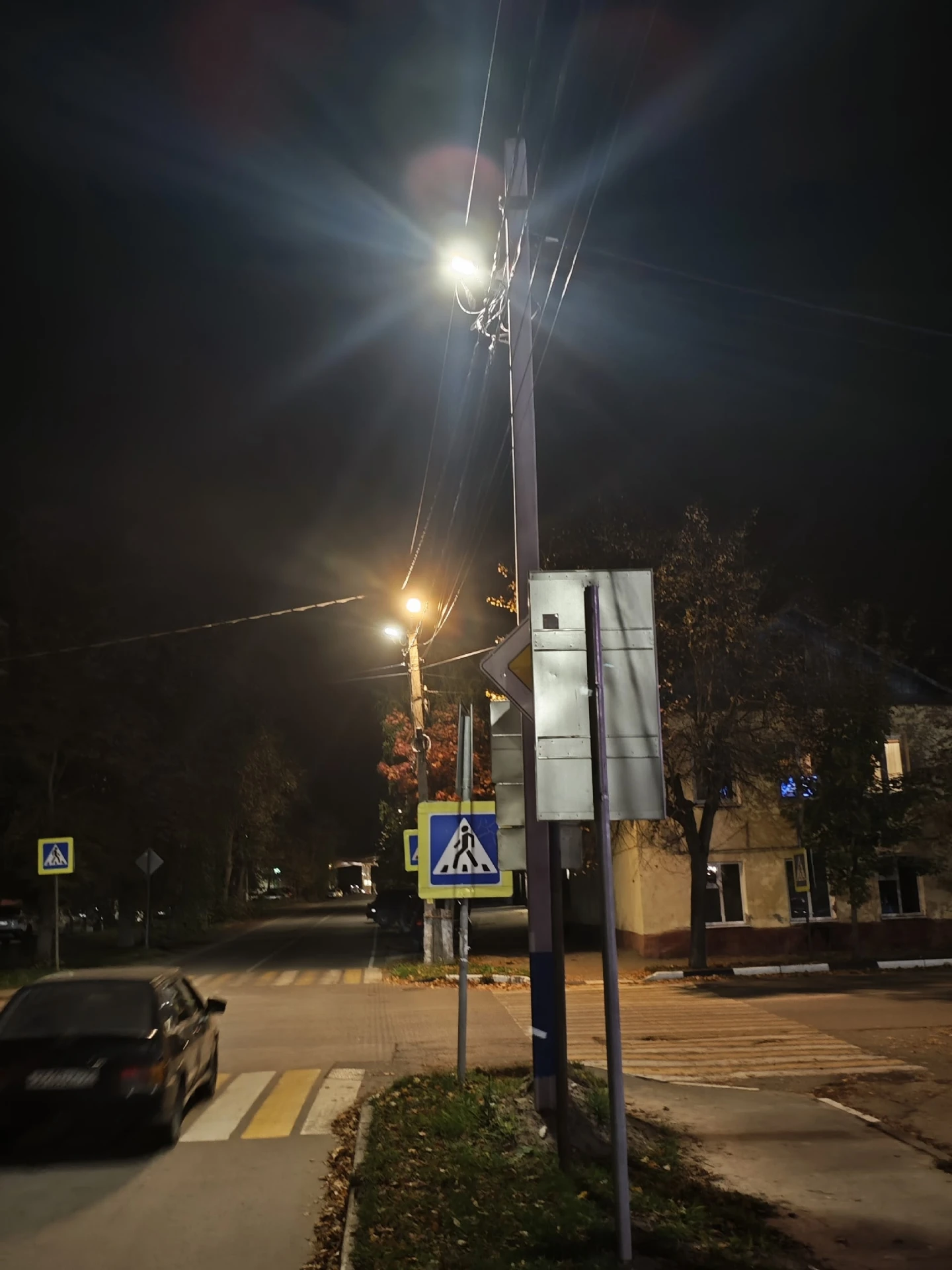 Не.. Уважаемая администрация, зачем вы своим поборным знаком спрятали главную дорогу?