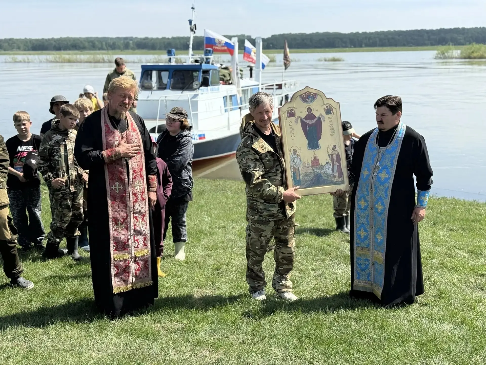 📌 Юргинский муниципальный округ встретил крестный ход-сплав по Томи, посвящённый молению о Святой Р