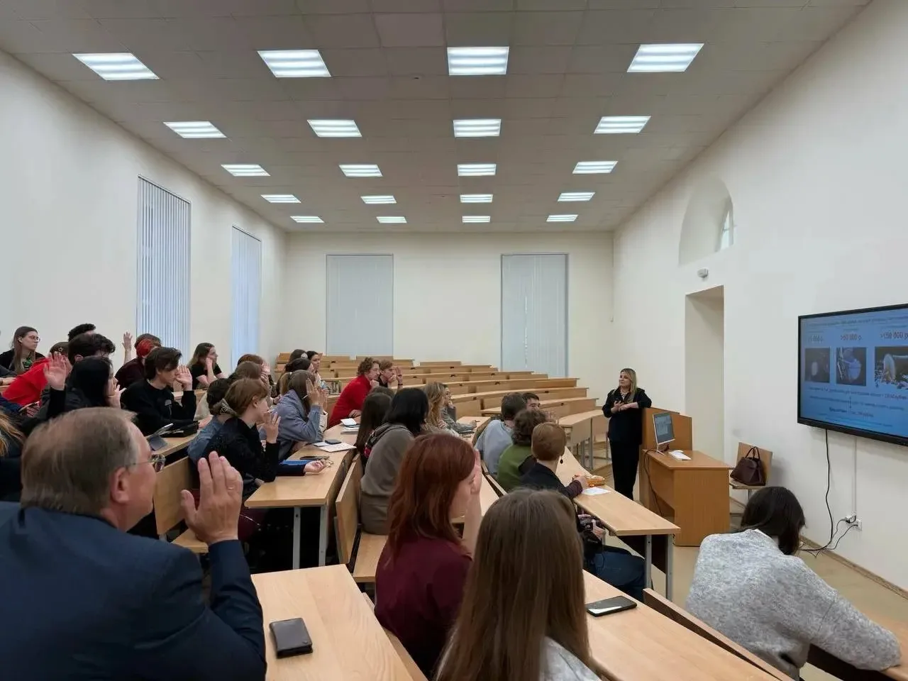 Специалисты Эконадзора познакомили выпускников с экологическими профессиями будущего  В школах Ленин