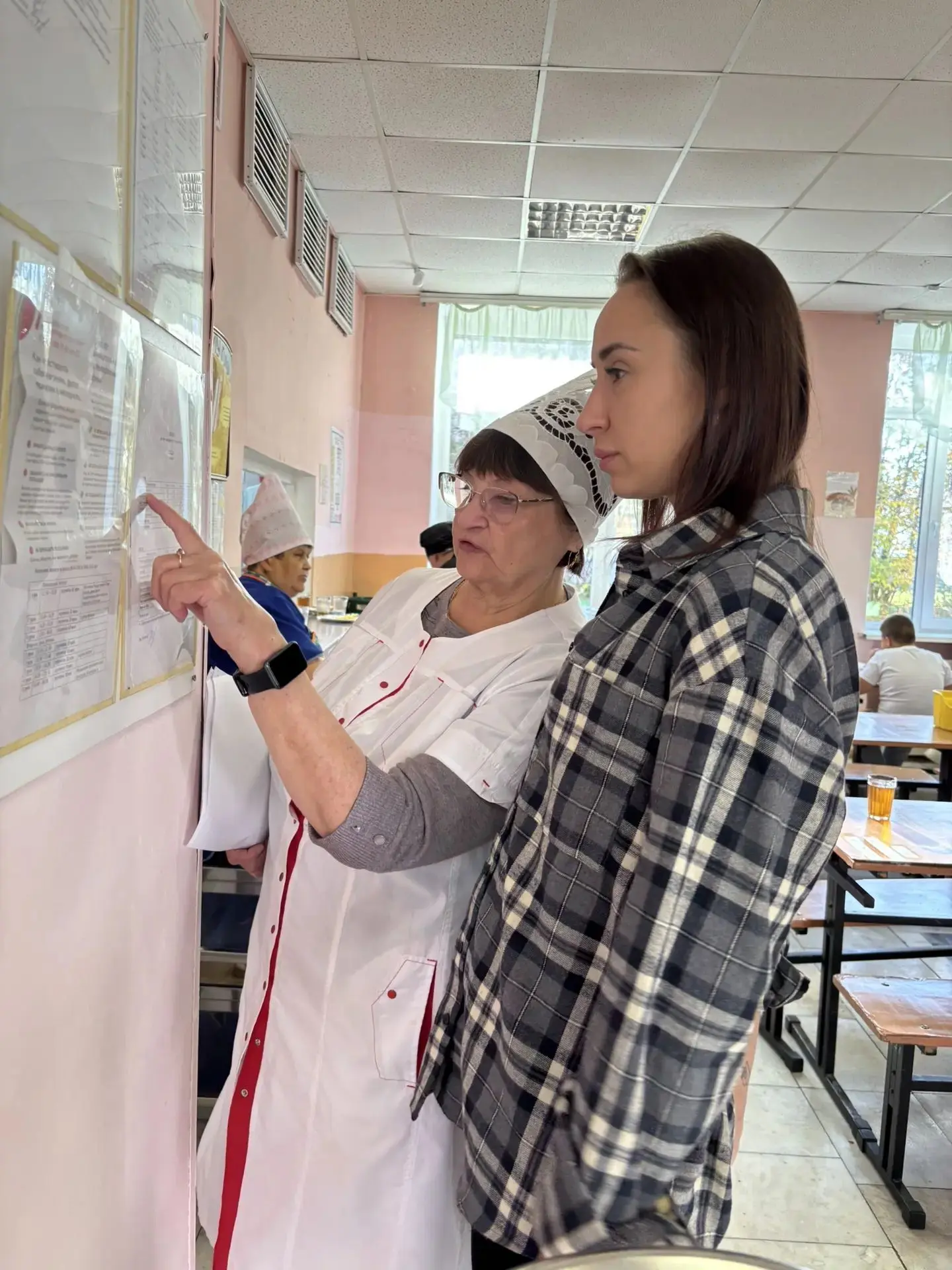 Вчера, 30 сентября , в среду,  в школьной столовой был проведен  родительский контроль ...