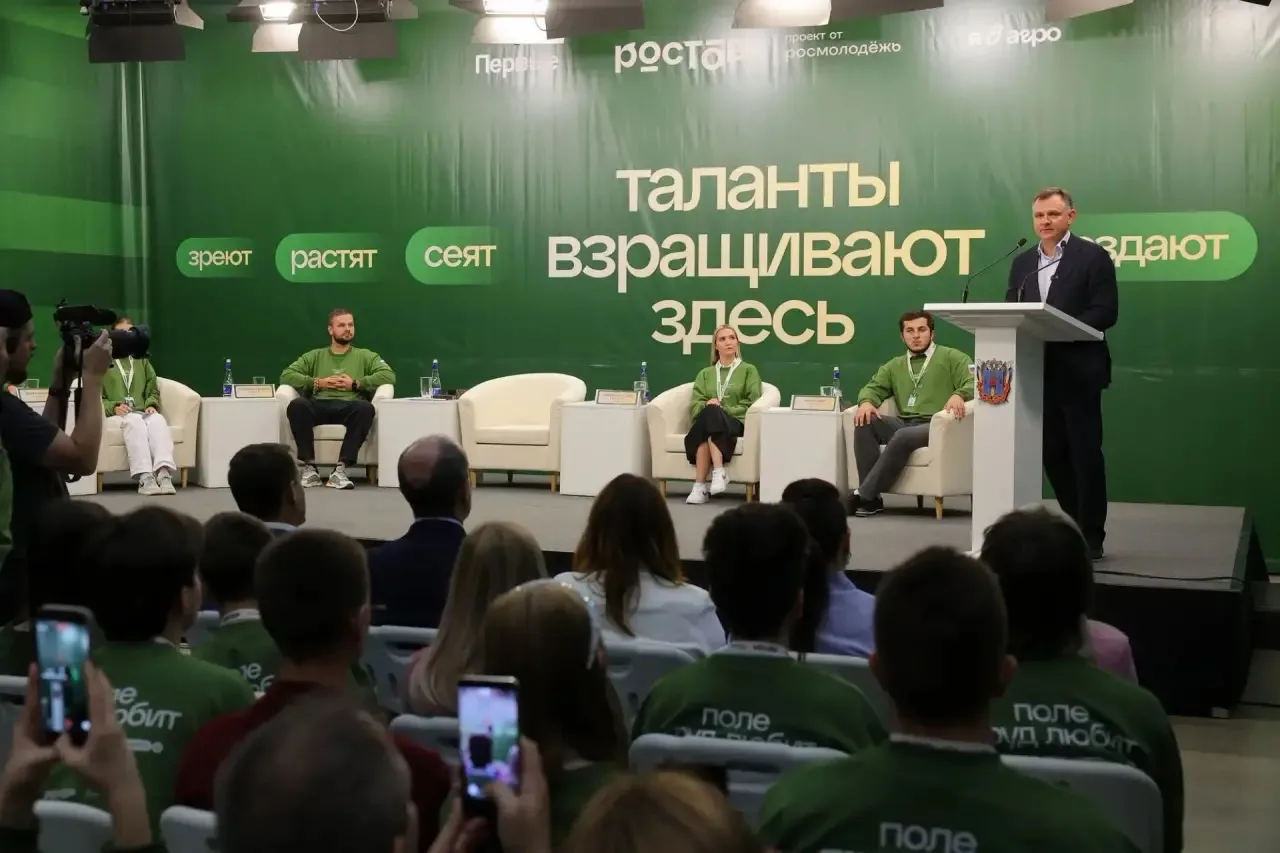 Более 400 студентов и активистов из разных регионов России приехали в донскую столицу, ...