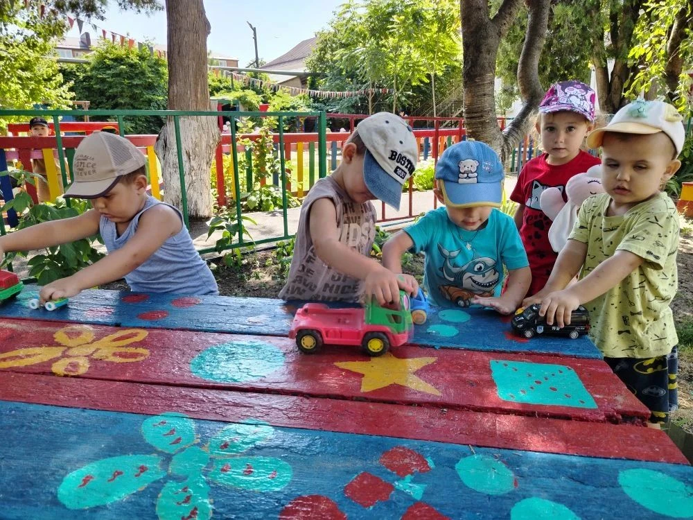 Игры на прогулке в младшей группе " Ромашки"