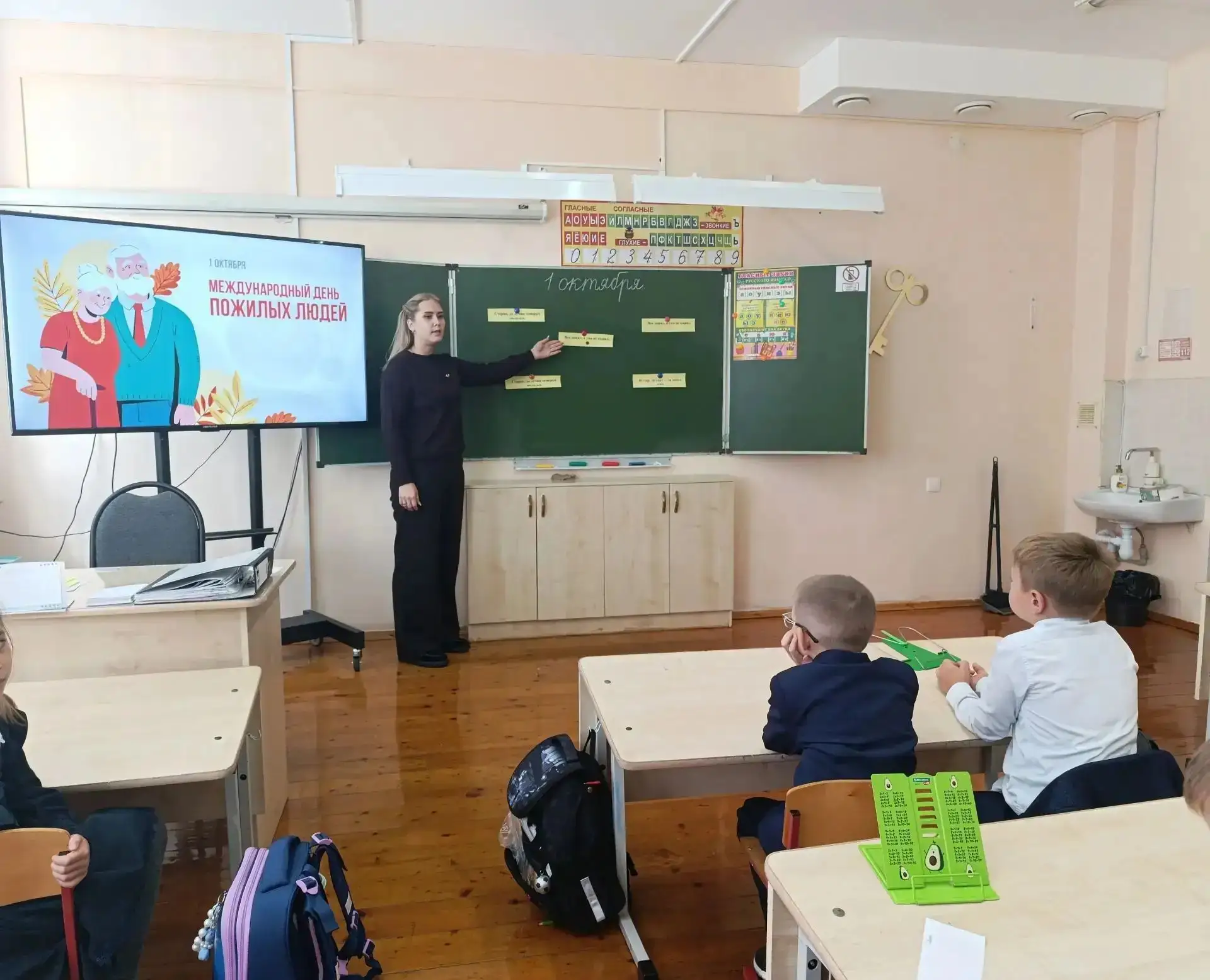 «Светильник в доме»: как в первом классе говорили о доброте и уважении
