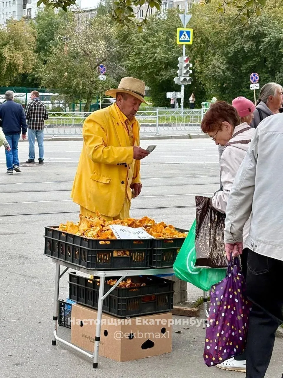 Прекрасный осенний день 🍁 рядом с Кировским на ЖБИ
