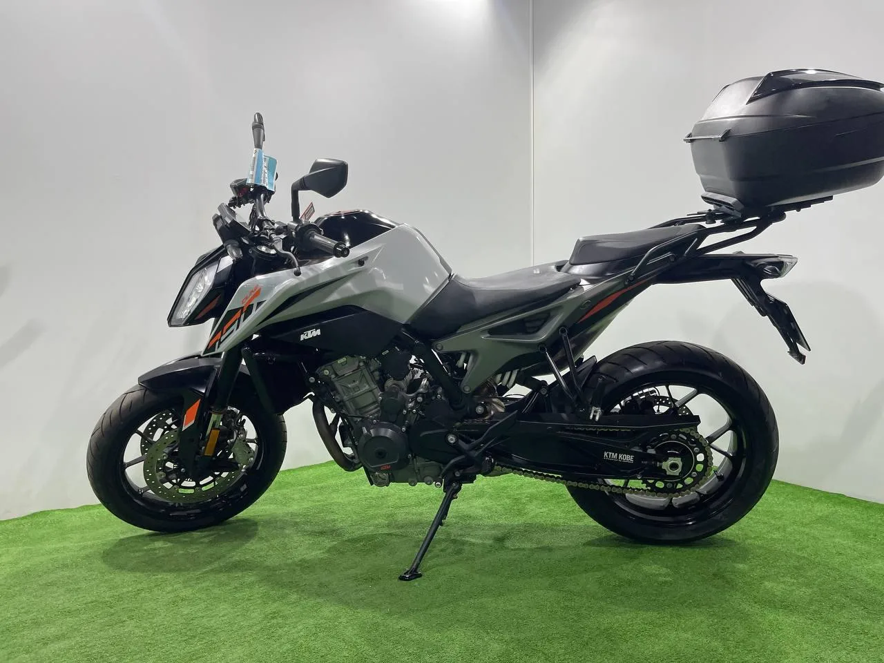 KTM 790 DUKE в наличии во Владивостоке  Характеристики:  - 2023 год - объем 790 см3 - Аукцион BDS - 